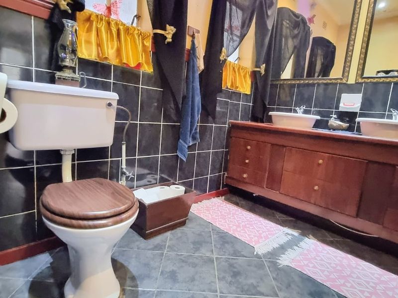 Exquisite 4-Bedroom Home with Endless Amenities and Breathtaking Gardens. - Photo 6