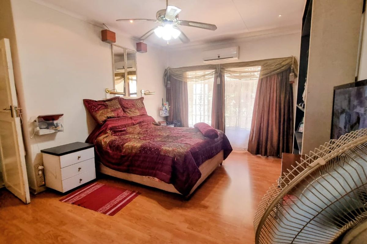 Exquisite 4-Bedroom Home with Endless Amenities and Breathtaking Gardens. - Photo 4