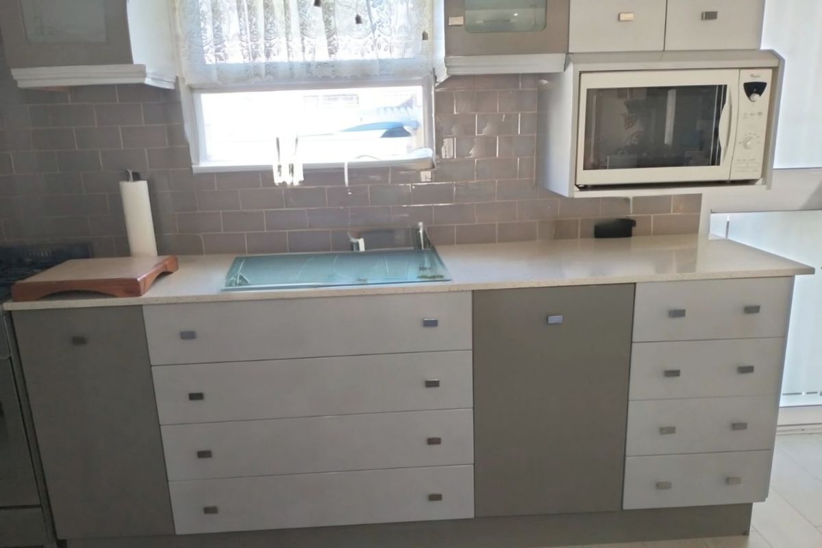 Spacious Family Home with Flatlet – Central Hartenbos - Photo 4