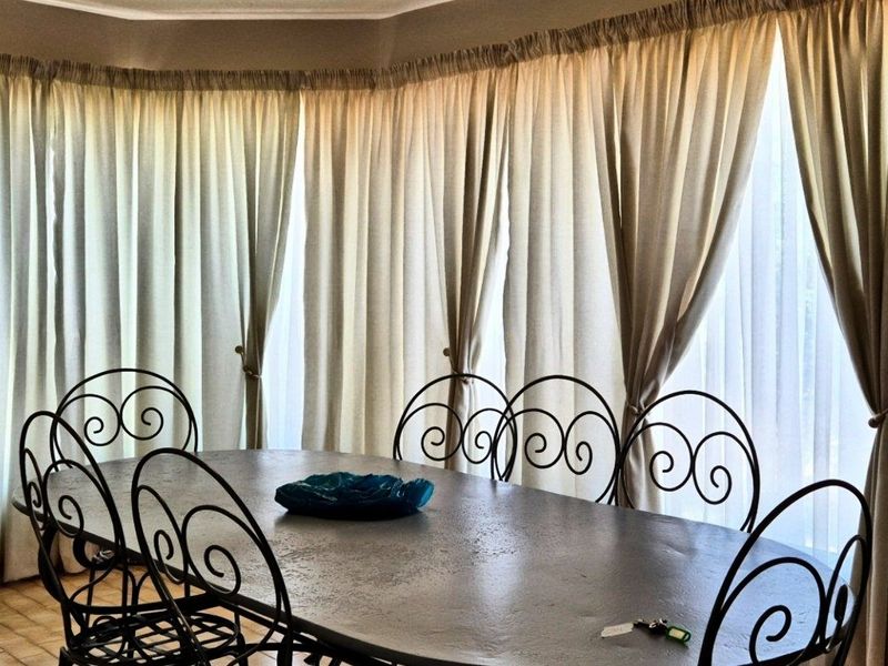 Spacious Family Home with Flatlet – Central Hartenbos - Photo 10