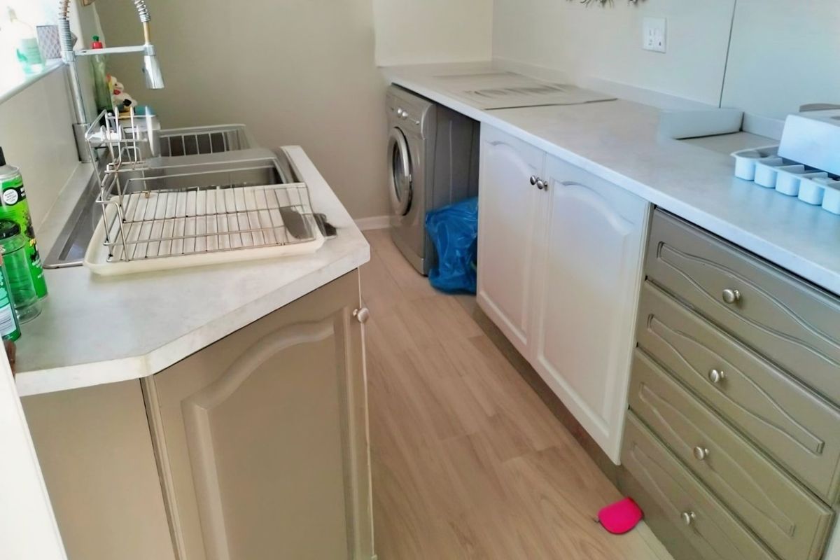 Spacious Family Home with Flatlet – Central Hartenbos - Photo 5