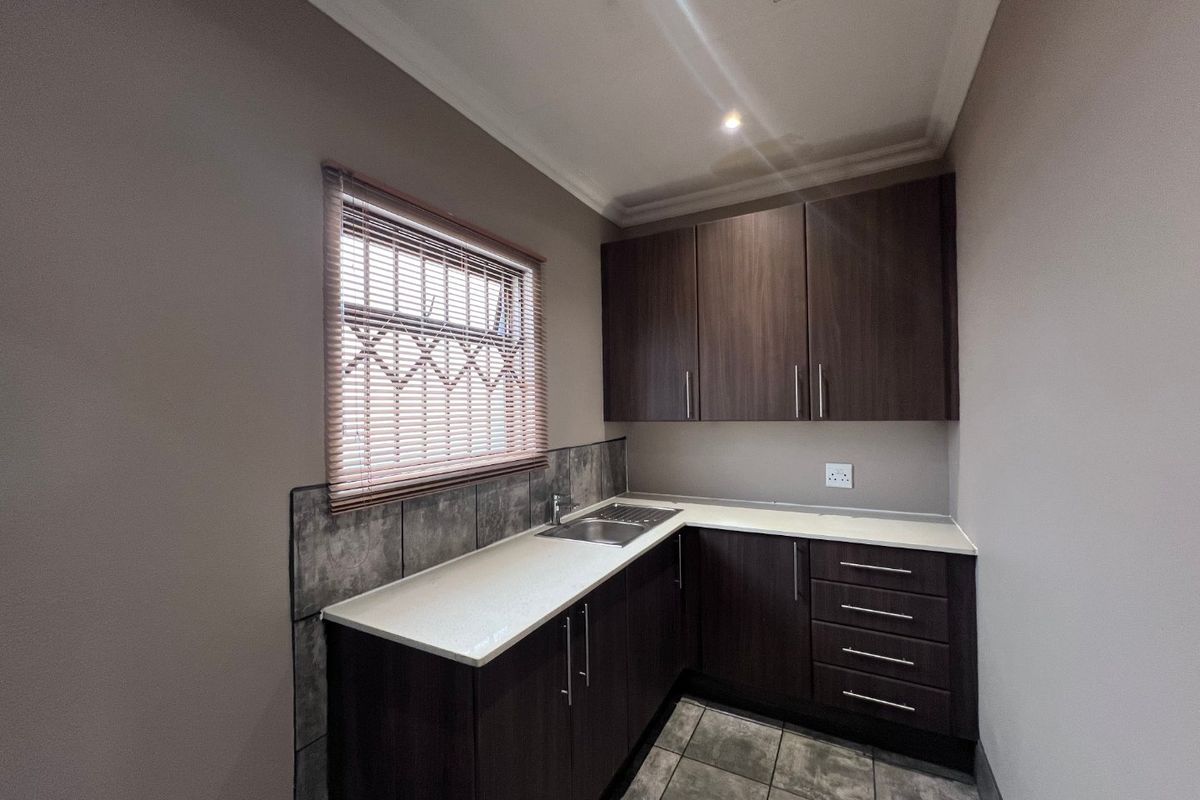 Commercial Office Space to Rent in Melodie - Photo 5