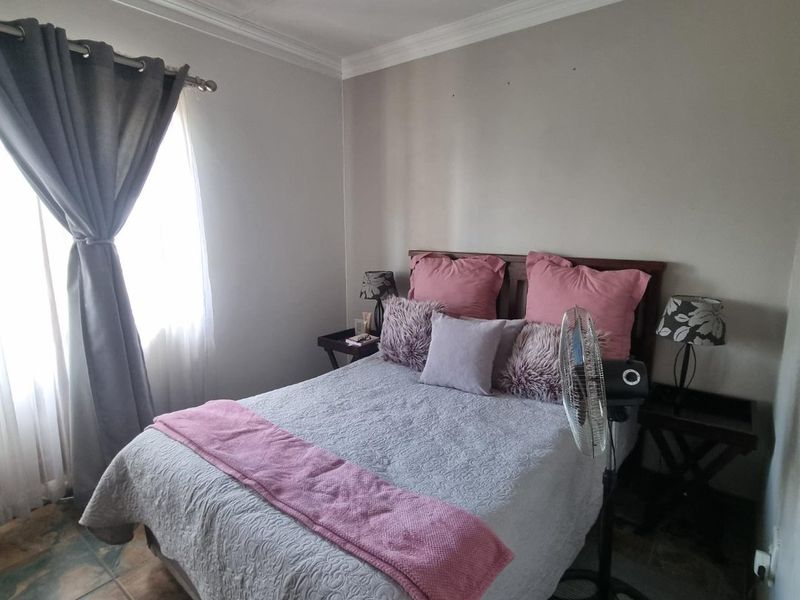 For Sale  2 Bedroom, 2 Bathroom Home in Melodie - Photo 10