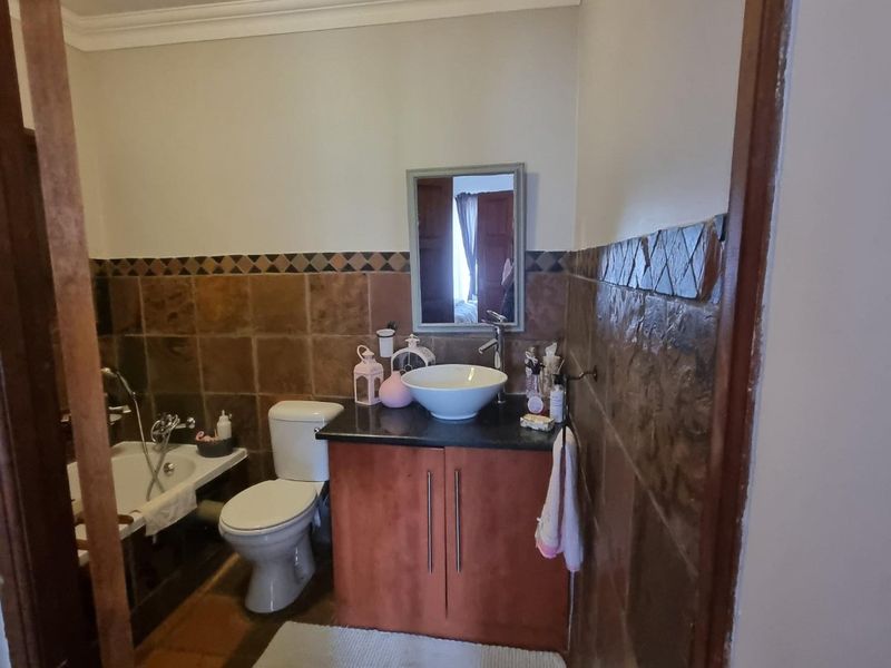 For Sale  2 Bedroom, 2 Bathroom Home in Melodie - Photo 9