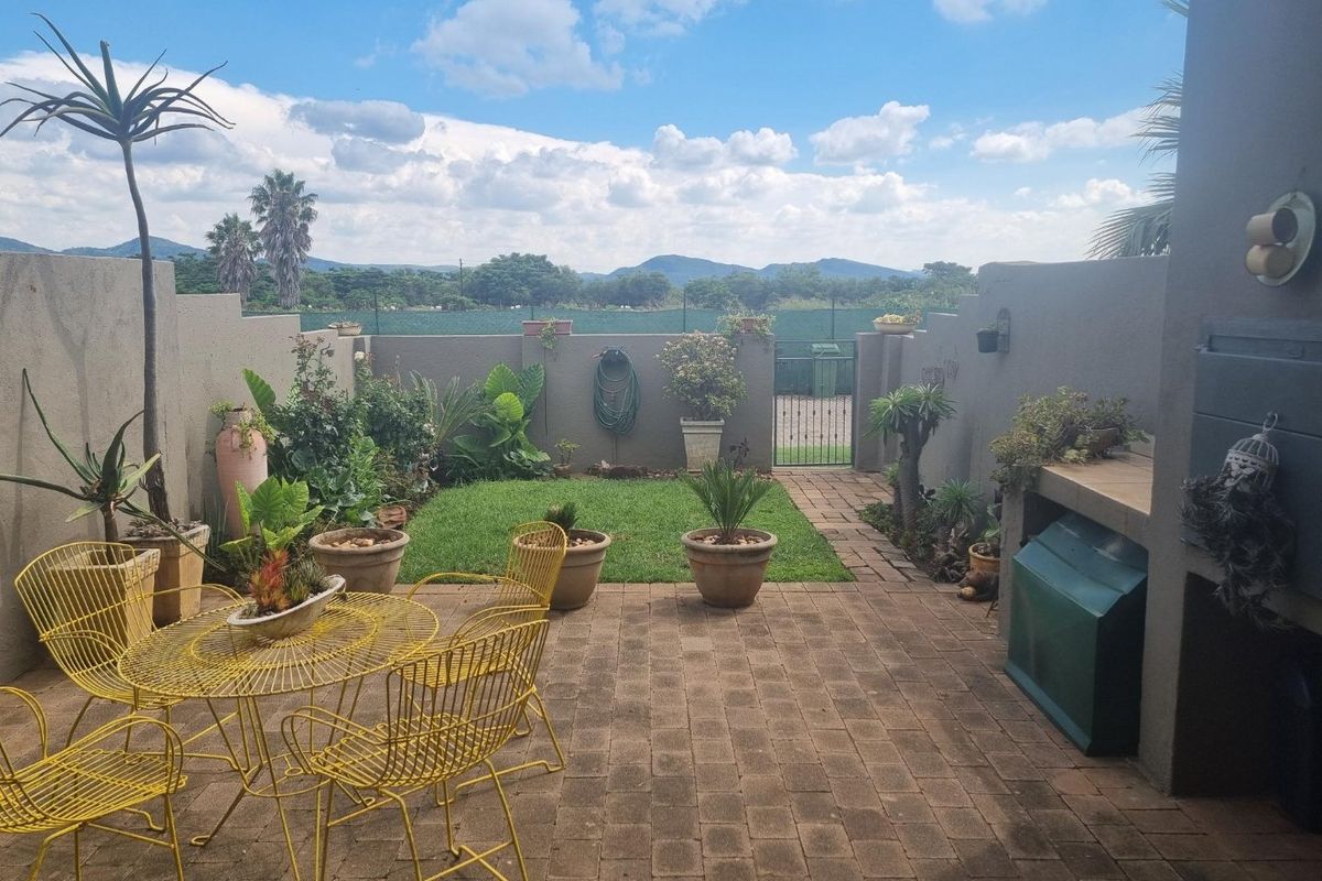 For Sale  2 Bedroom, 2 Bathroom Home in Melodie - Photo 2