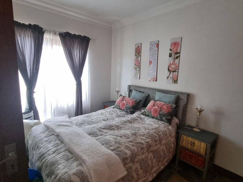 For Sale  2 Bedroom, 2 Bathroom Home in Melodie - Photo 8