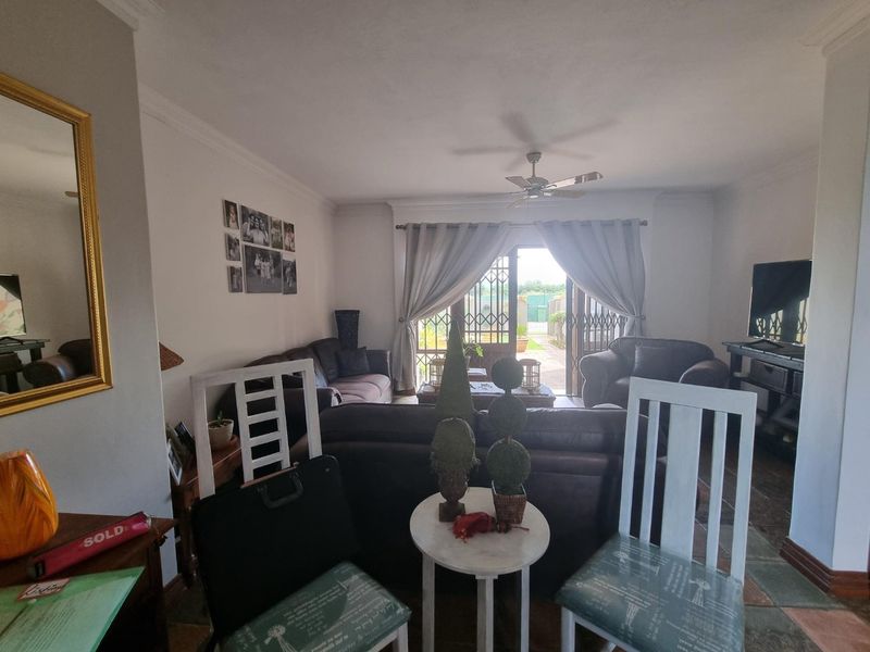 For Sale  2 Bedroom, 2 Bathroom Home in Melodie - Photo 6