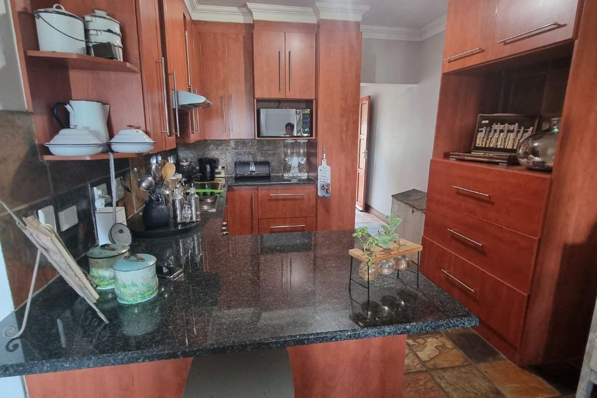 For Sale  2 Bedroom, 2 Bathroom Home in Melodie - Photo 3