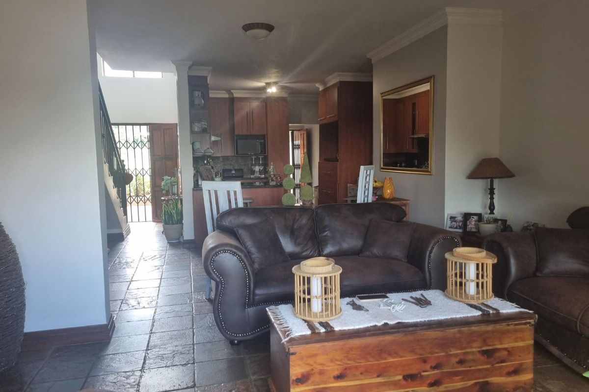 For Sale  2 Bedroom, 2 Bathroom Home in Melodie - Photo 5