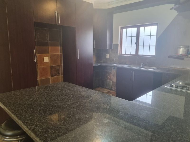 For Sale  2 Bedroom, 2 Bathroom Home in Melodie  - Photo 5