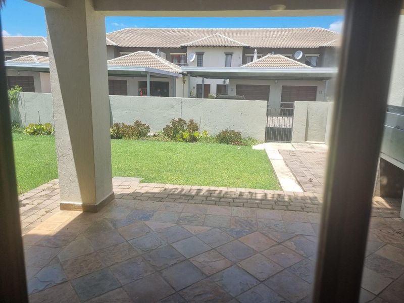 For Sale  2 Bedroom, 2 Bathroom Home in Melodie  - Photo 2