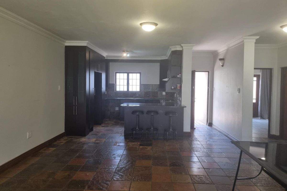 For Sale  2 Bedroom, 2 Bathroom Home in Melodie  - Photo 3