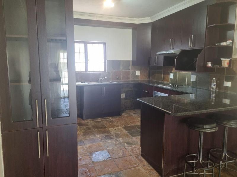 For Sale  2 Bedroom, 2 Bathroom Home in Melodie  - Photo 6