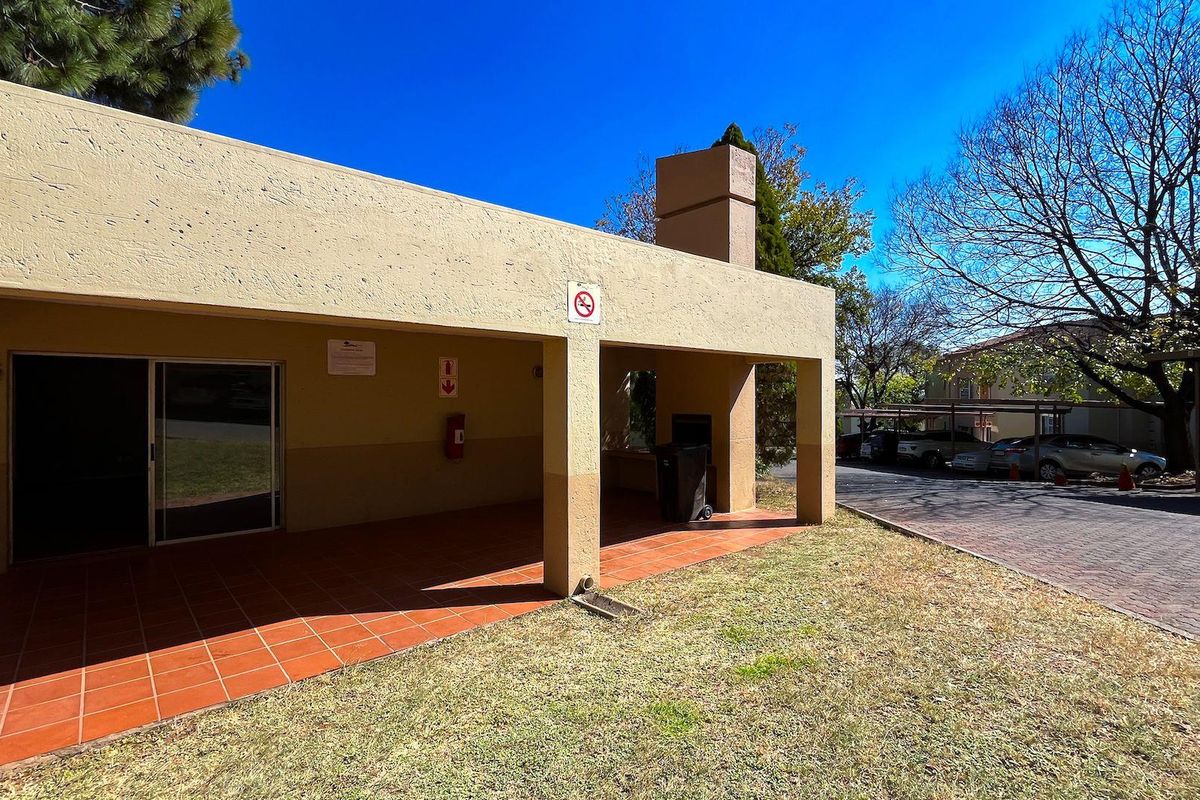 2-Bedroom, 2-Bathroom Haven in a Desirable Complex - Photo 4