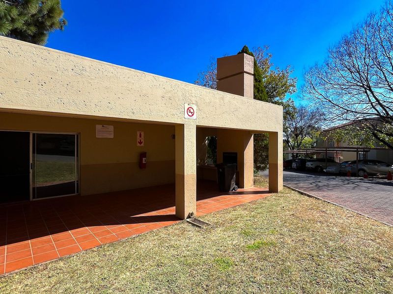 2-Bedroom, 2-Bathroom Haven in a Desirable Complex - Photo 4