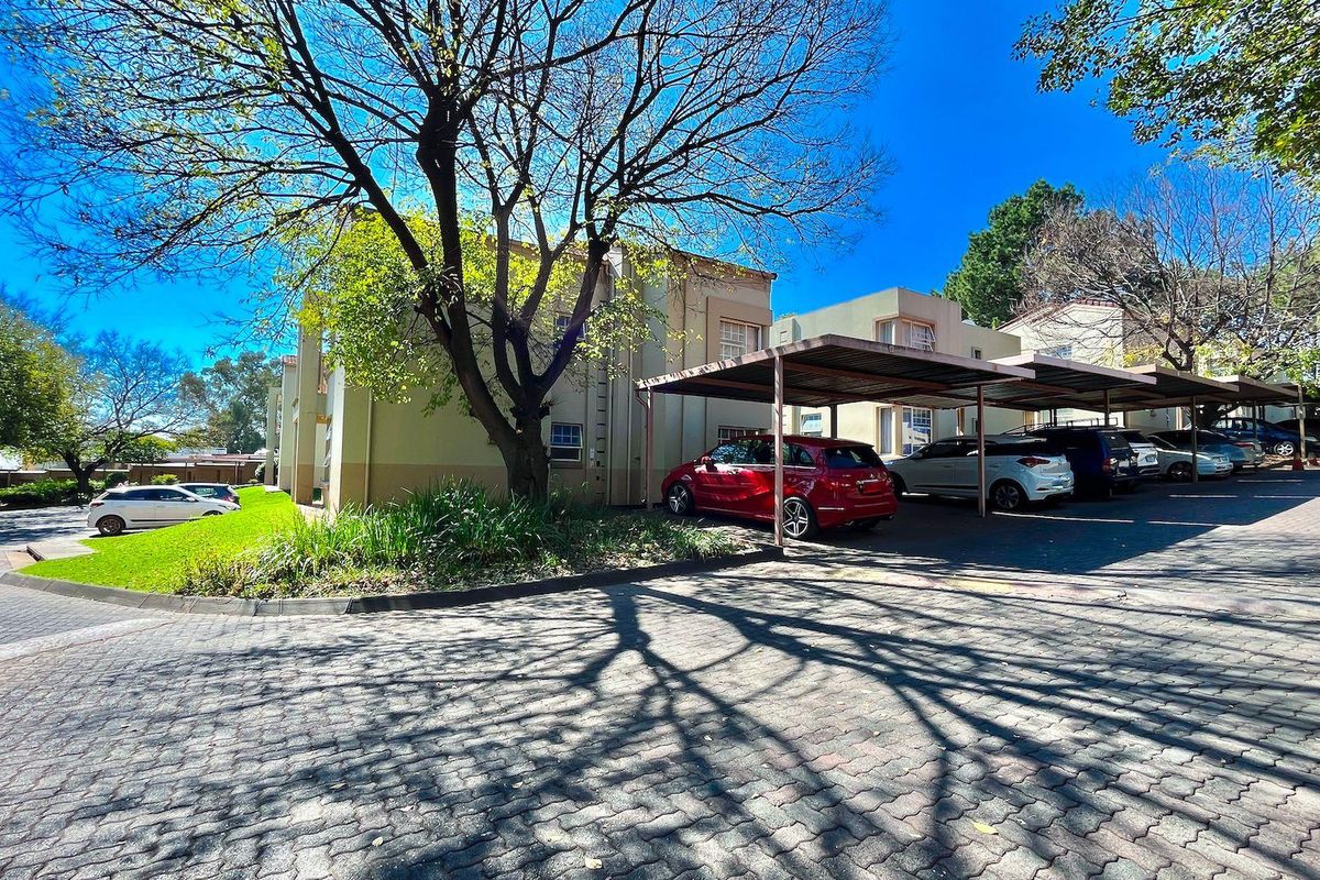 2-Bedroom, 2-Bathroom Haven in a Desirable Complex - Photo 2