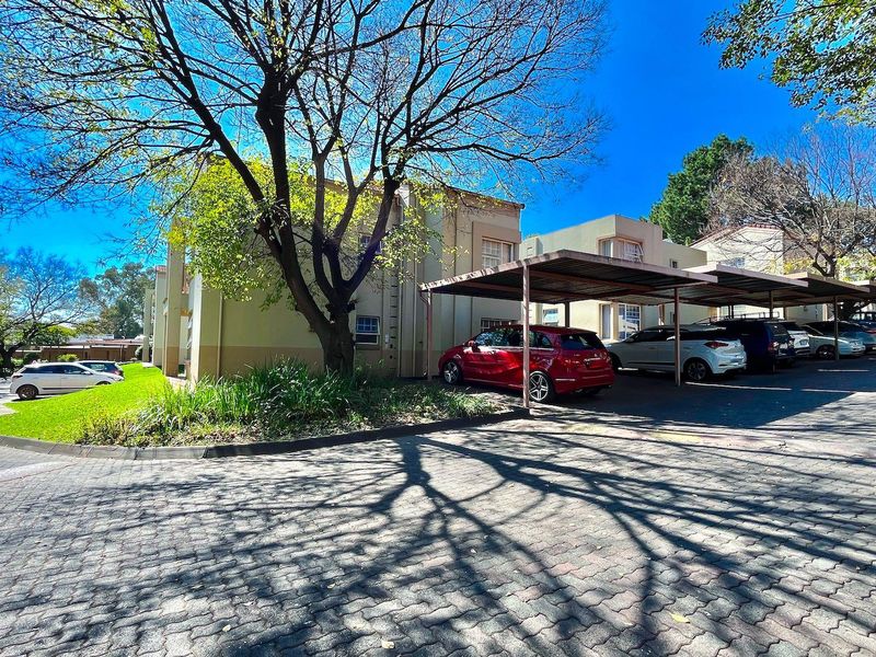 2-Bedroom, 2-Bathroom Haven in a Desirable Complex - Photo 2