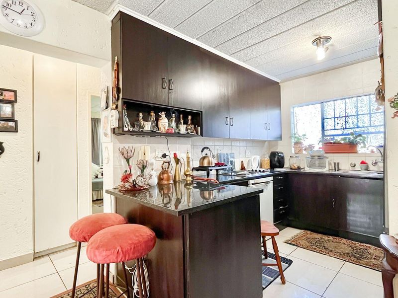 2-Bedroom, 2-Bathroom Haven in a Desirable Complex - Photo 9