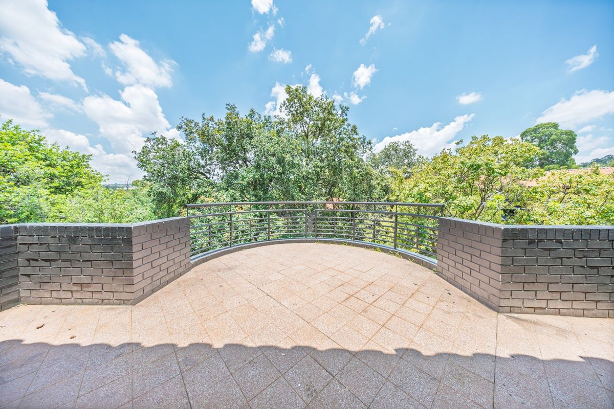 Ultra Modern Living with stunning views in upmarket BlackBrick, Essexwold, Bedfordview - Photo 5