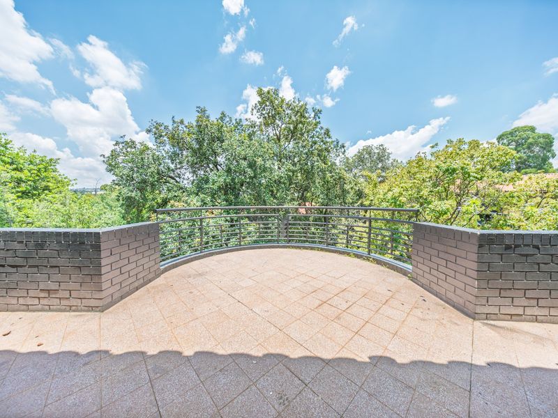 Ultra Modern Living with stunning views in upmarket BlackBrick, Essexwold, Bedfordview - Photo 5