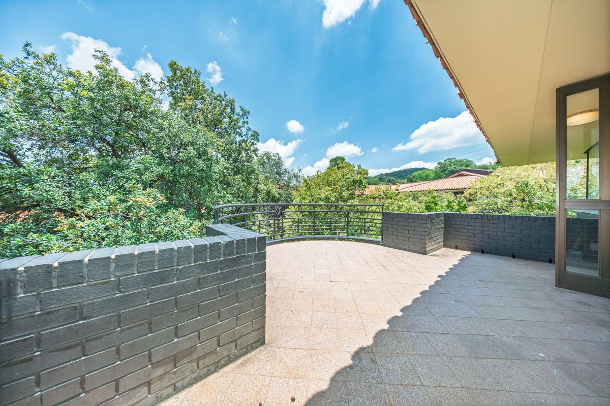 Ultra Modern Living with stunning views in upmarket BlackBrick, Essexwold, Bedfordview - Photo 3