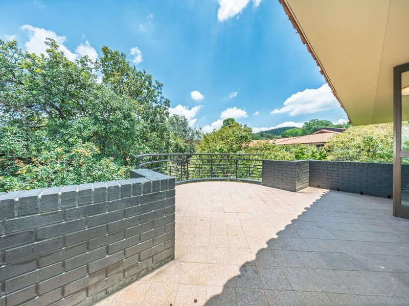 Ultra Modern Living with stunning views in upmarket BlackBrick, Essexwold, Bedfordview - Photo 3