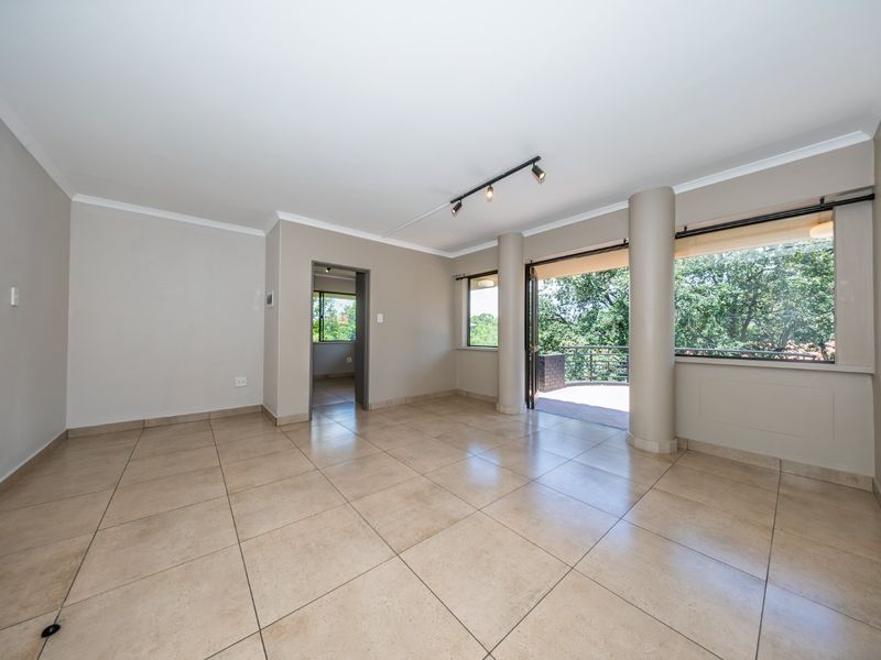 Ultra Modern Living with stunning views in upmarket BlackBrick, Essexwold, Bedfordview - Photo 2