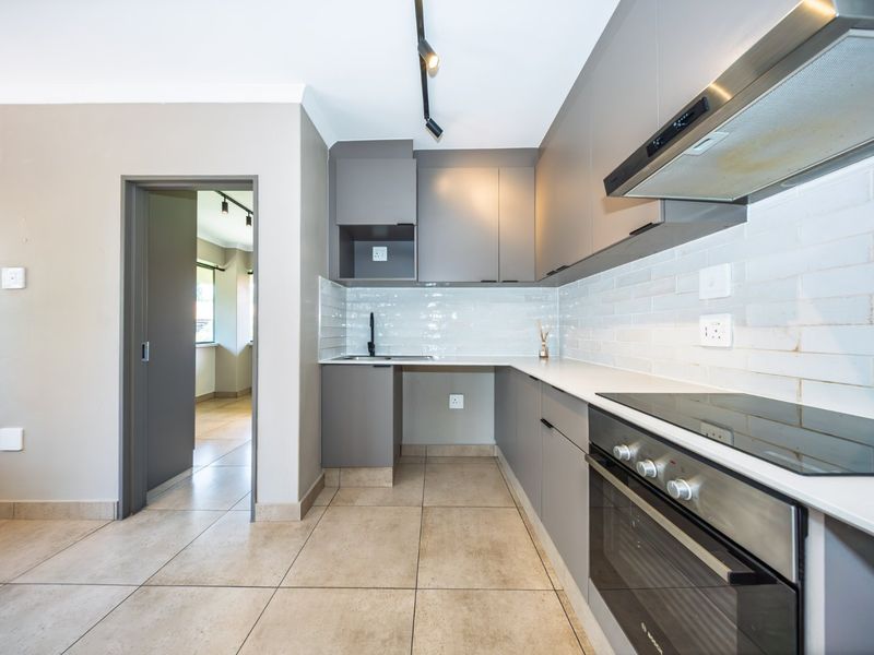 Ultra Modern Living with stunning views in upmarket BlackBrick, Essexwold, Bedfordview - Photo 10