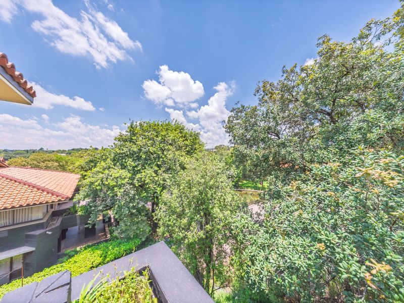 Ultra Modern Living with stunning views in upmarket BlackBrick, Essexwold, Bedfordview - Photo 6