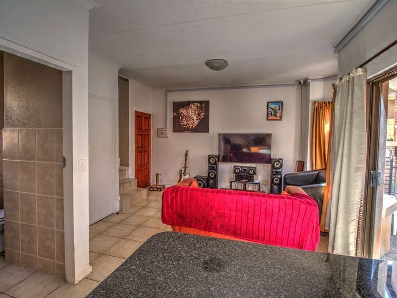 Comfortable Family Home with Practical Living Spaces - Photo 2