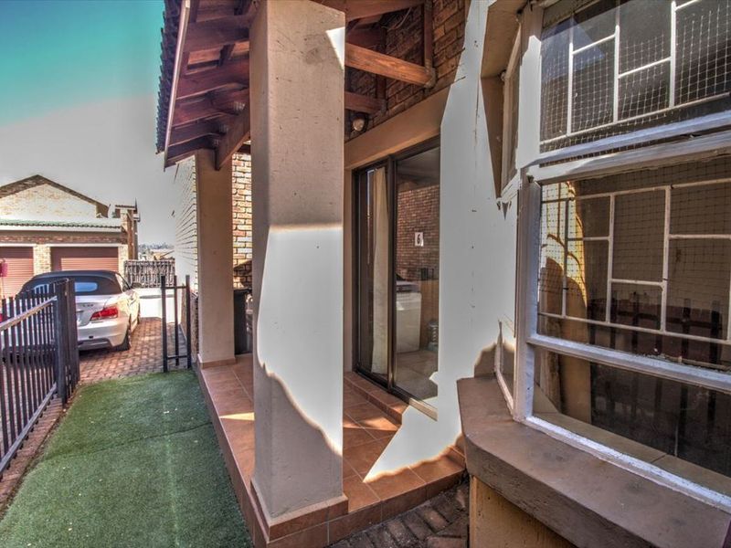 Comfortable Family Home with Practical Living Spaces - Photo 3