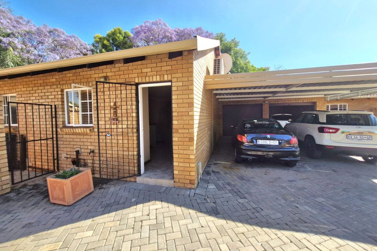 Spacious Simplex Living in Secure Complex - Photo 5