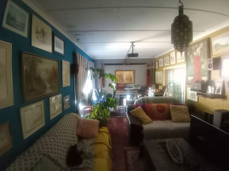 Spacious Family Home with Modern Amenities - Photo 2