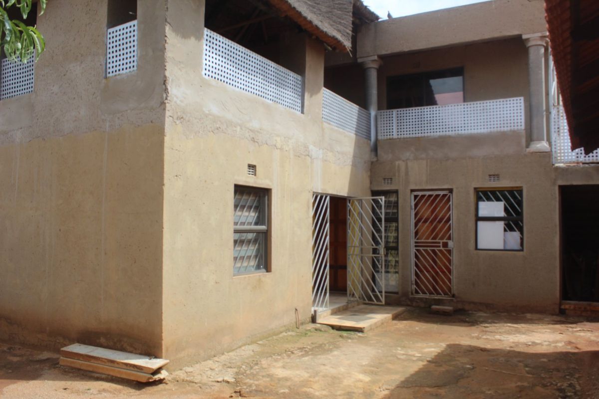STUNNING 2 BEDROOM HOUSE WITH 4 DOUBLE STOREY - Photo 4