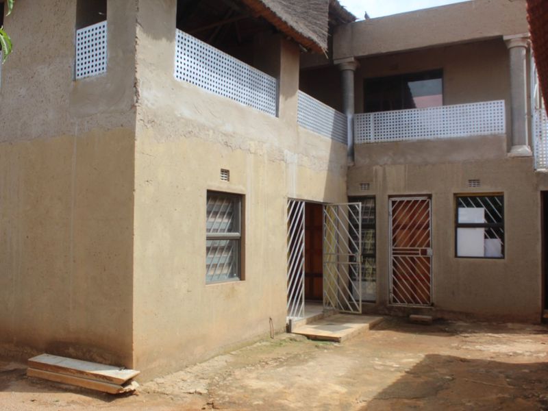 STUNNING 2 BEDROOM HOUSE WITH 4 DOUBLE STOREY - Photo 4