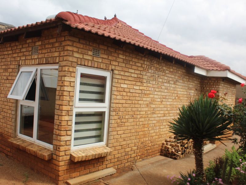 STUNNING 2 BEDROOM HOUSE WITH 4 DOUBLE STOREY - Photo 7
