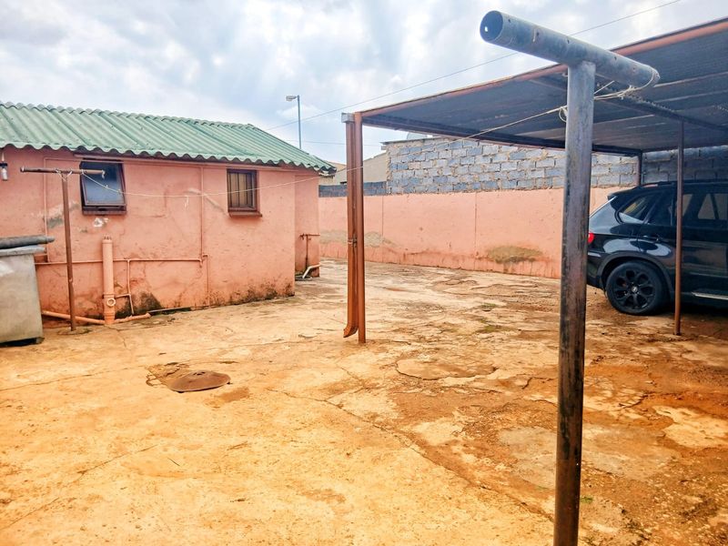 2 Bedroom House in Naledi - Photo 4