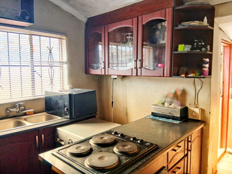 2 Bedroom House in Naledi - Photo 8