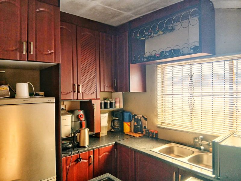 2 Bedroom House in Naledi - Photo 7