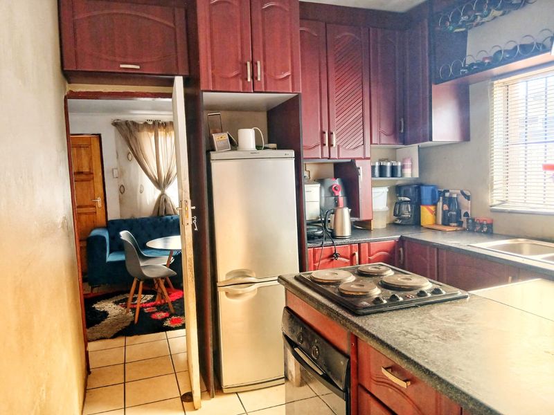 2 Bedroom House in Naledi - Photo 6