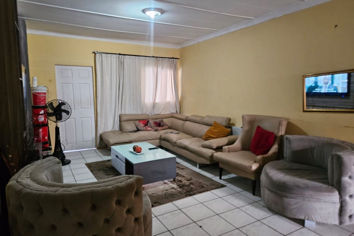 Lovely 3-Bedroom First-Floor Flat – Ready to Invest or Move In - Photo 3