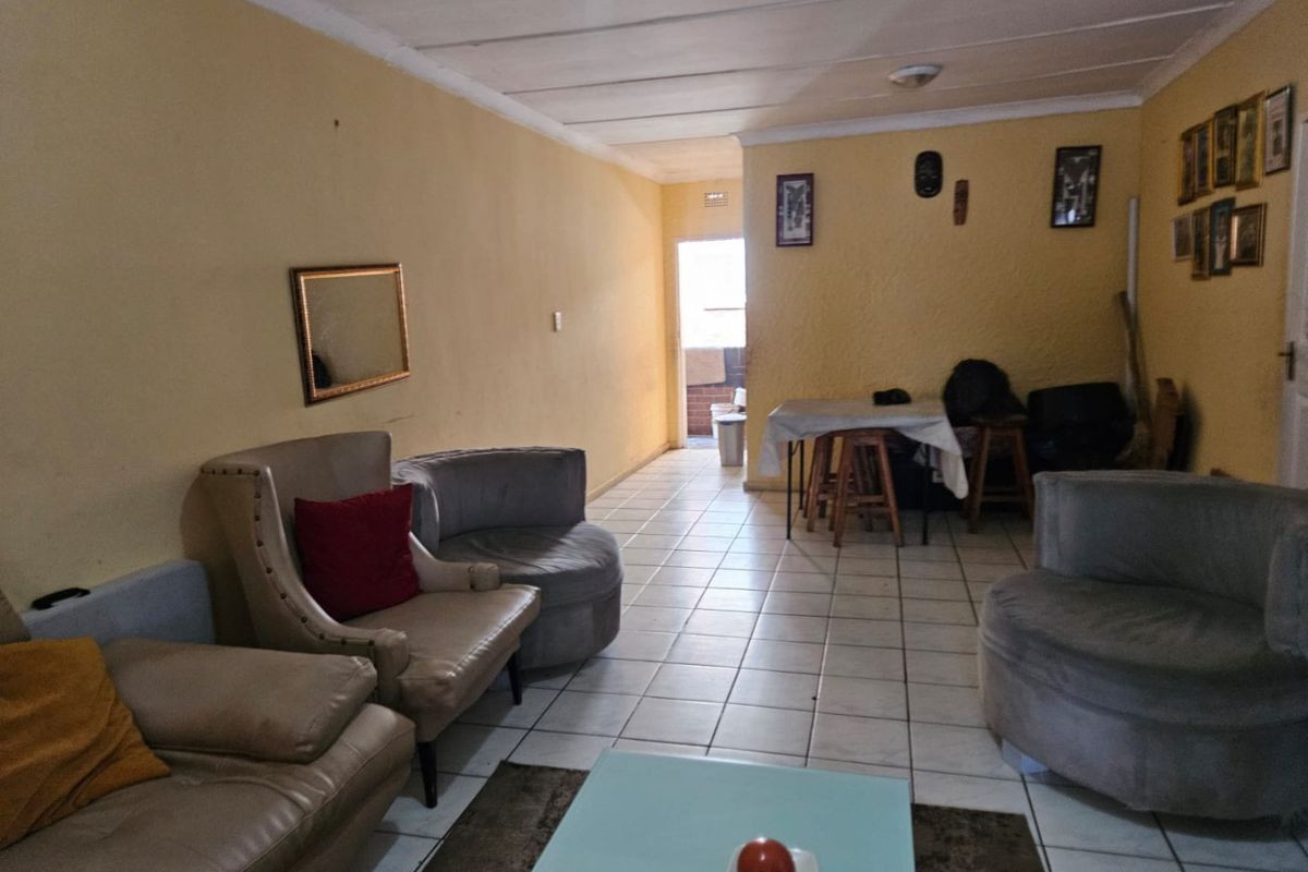 Lovely 3-Bedroom First-Floor Flat – Ready to Invest or Move In - Photo 4