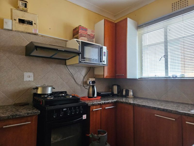 Lovely 3-Bedroom First-Floor Flat – Ready to Invest or Move In - Photo 5