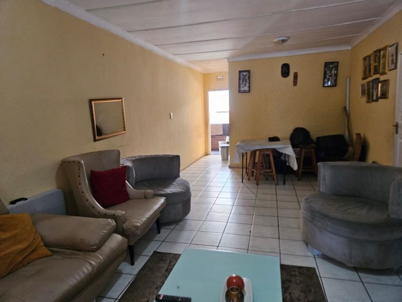 Lovely 3-Bedroom First-Floor Flat – Ready to Invest or Move In - Photo 4