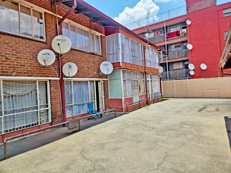 Lovely 3-Bedroom First-Floor Flat – Ready to Invest or Move In - Photo 1
