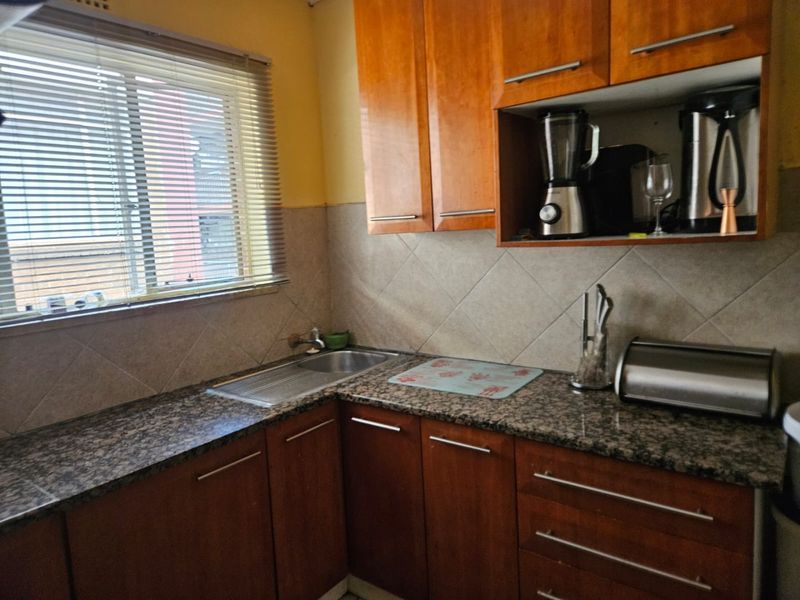 Lovely 3-Bedroom First-Floor Flat – Ready to Invest or Move In - Photo 9
