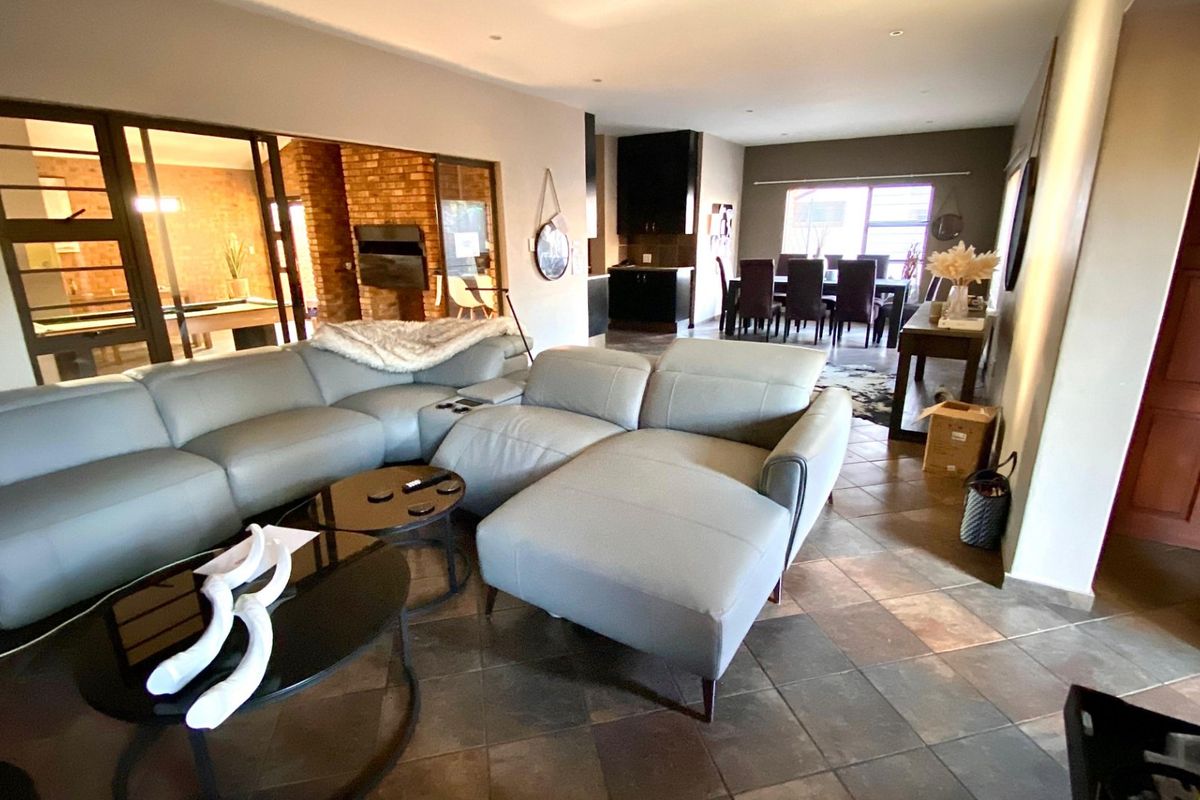 3 Bedroom With 2.5 Bathroom Available For  Sale - Photo 4