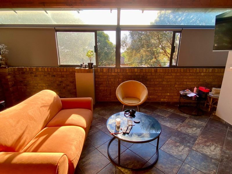 3 Bedroom With 2.5 Bathroom Available For  Sale - Photo 8