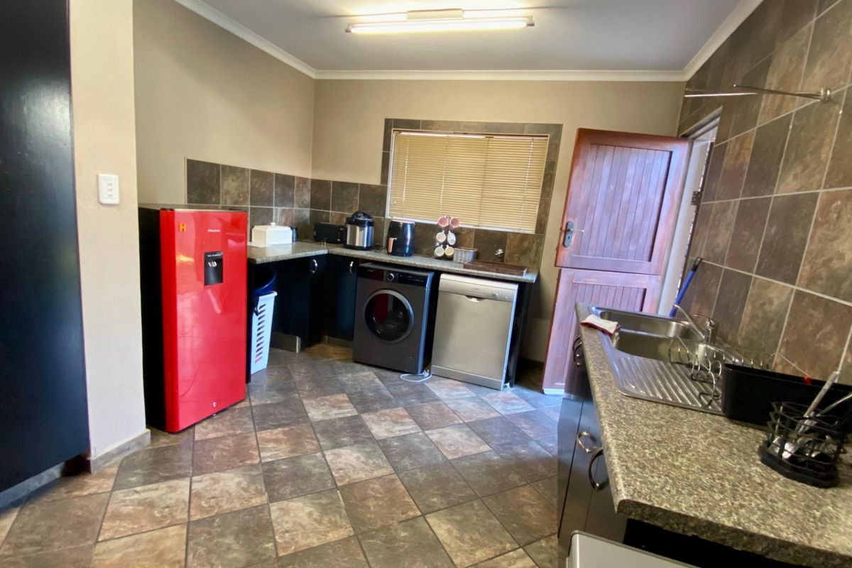 3 Bedroom With 2.5 Bathroom Available For  Sale - Photo 3