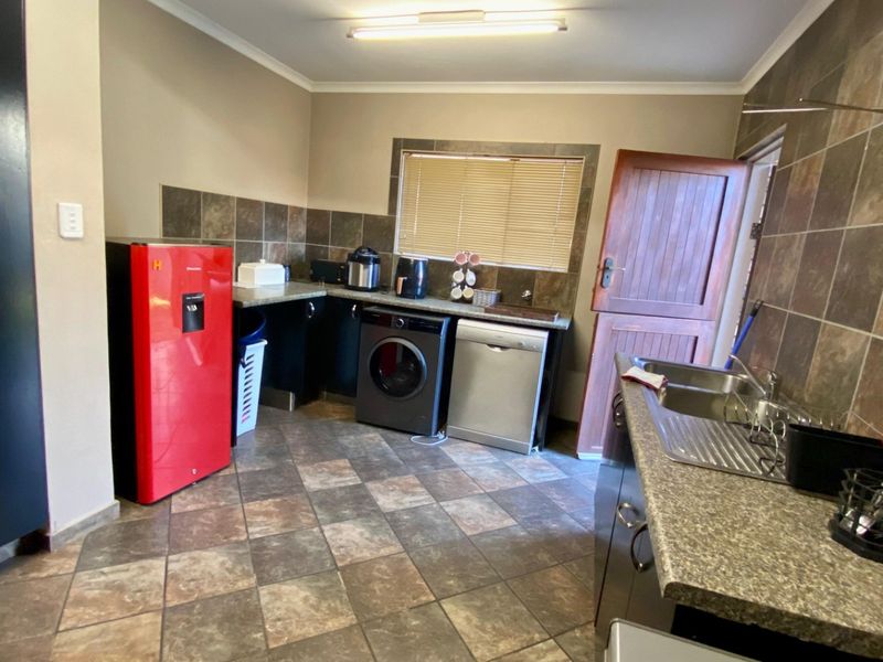 3 Bedroom With 2.5 Bathroom Available For  Sale - Photo 3